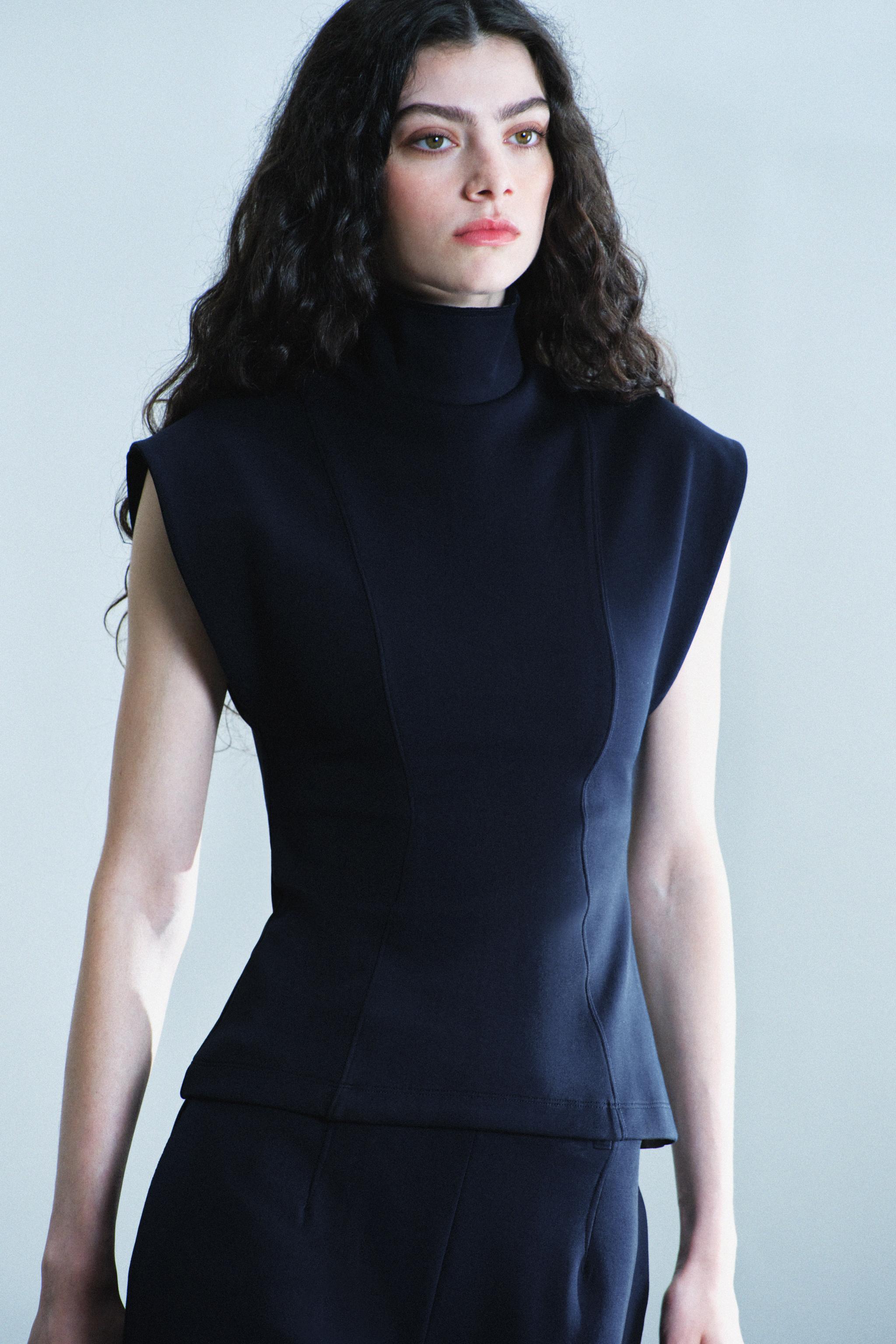 INTERLOCK MOCK-NECK TOP
